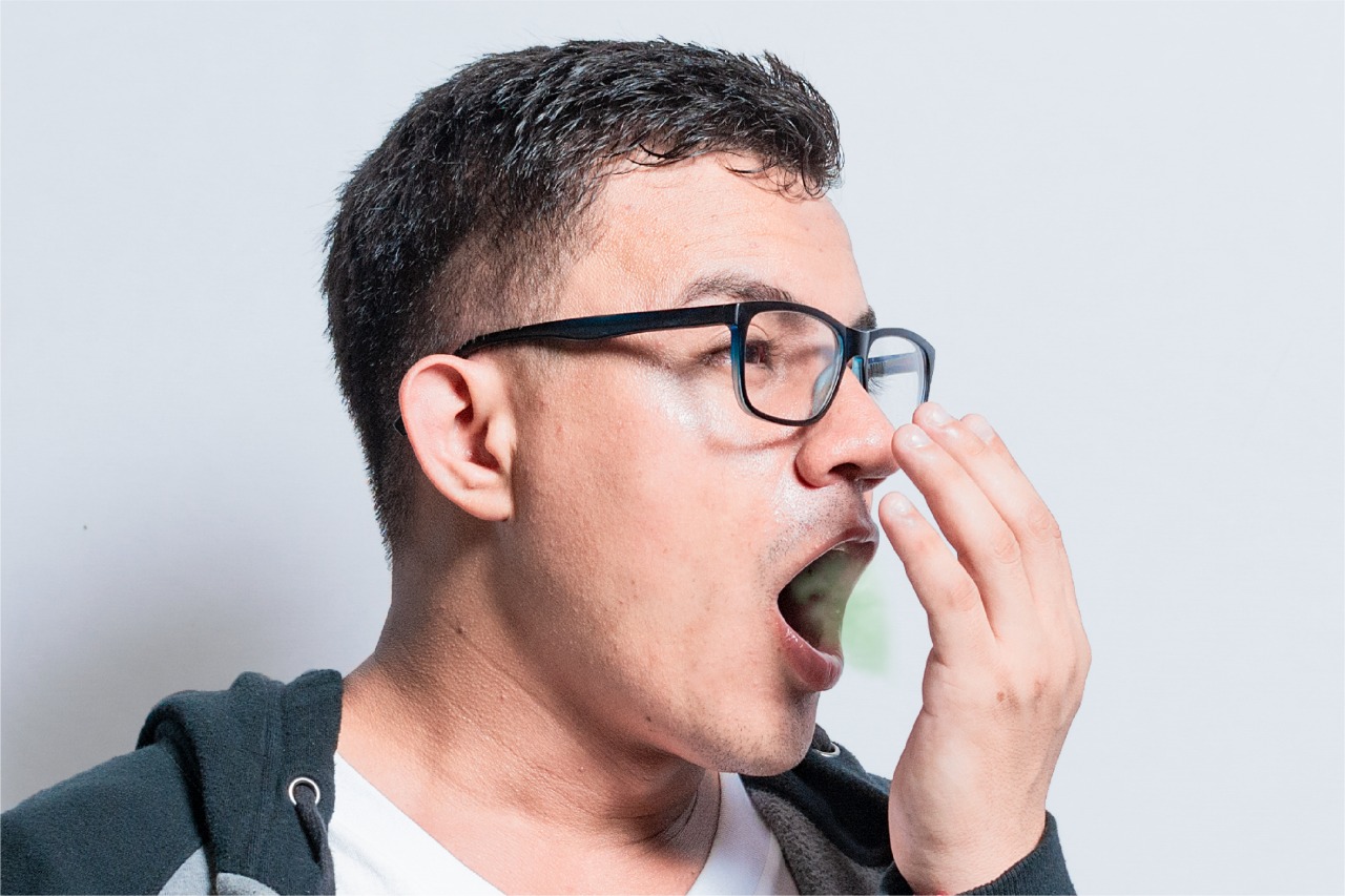 7 Cara Menghindari Bau Mulut karena Behel Gigi
