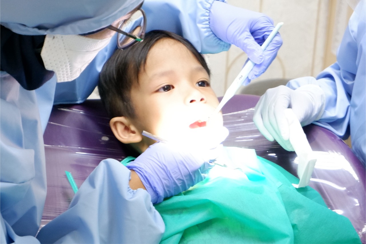 Perawatan Gigi Anak Sesuai Usia yang Wajib Orangtua Ketahui